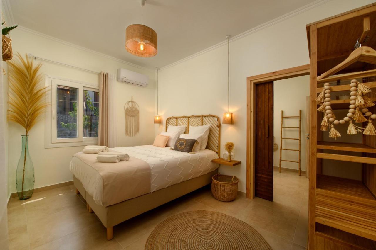 La Maisonette: Heart of Liapades with Beach Access Exterior photo