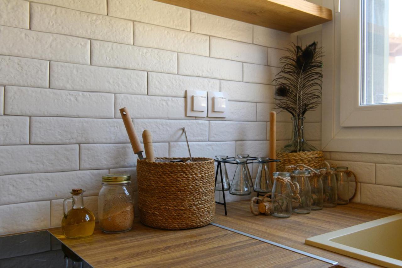 La Maisonette: Heart of Liapades with Beach Access Exterior photo